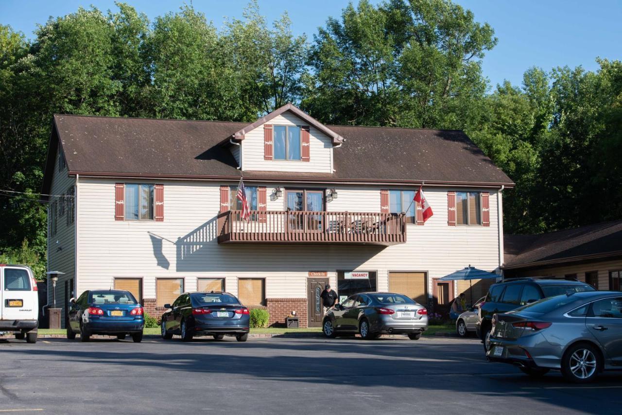 Blue Spruce Motel Massena Eksteriør billede